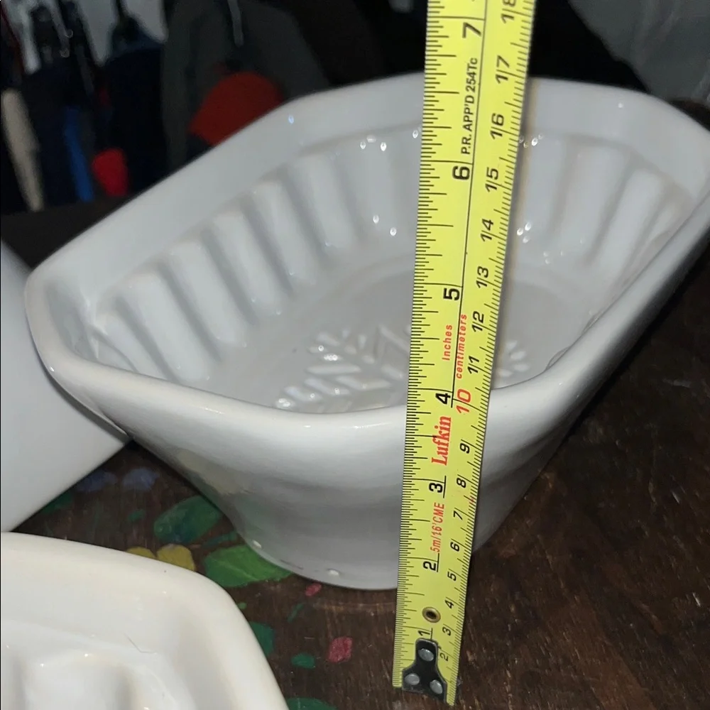 Crate&Barrel White Snowflake Bakeware Set